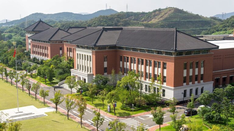 Universitas Telkom Surabaya: Menjadi Pusat Pendidikan Unggulan di Indonesia Timur